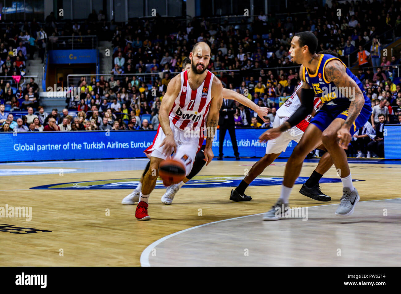 Moscow, Russia. 12th Oct, 2018. Vassilis Spanoulis, #7 of Olympiacos Piraeus in action against #23, Malcolm Thomas, of Khimki Moscow in the Turkish Airlines Euroleague Opening round of the 2018-2019 season. Credit: Nicholas Muller/SOPA Images/ZUMA Wire/Alamy Live News Stock Photo