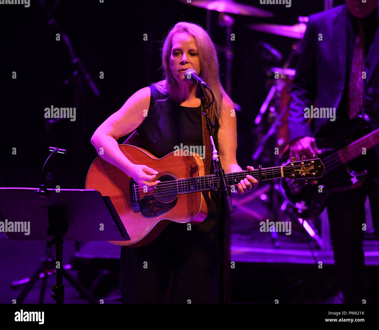 FORT LAUDERDALE FL - OCTOBER 12: Mary Chapin Carpenter performs at The Broward Center on October 12, 2018 in Fort Lauderdale, Florida. Credit: mpi04/MediaPunch Stock Photo