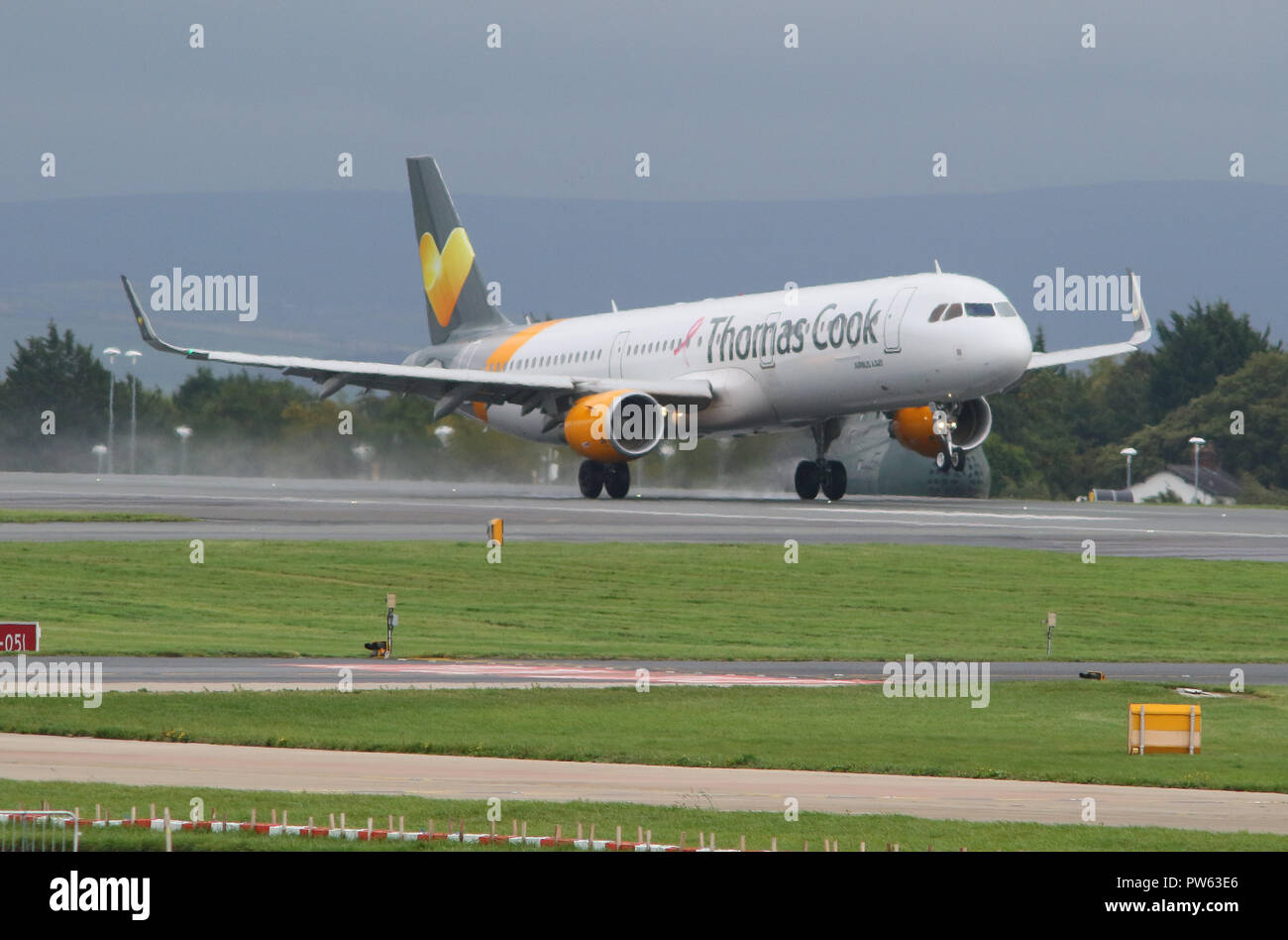 13 October 2018. Manchester Airport, Manchester, UK. Planes were buffeted by strong crosswinds and turbulence as they came in to land at the North West England Regional Airport. Storm Callum has brought torrential rain and high winds to the region over the last couple of days.Photos by Phil Taylor Tel 07947390596 email philtaylorphoto@gmail.com Stock Photo