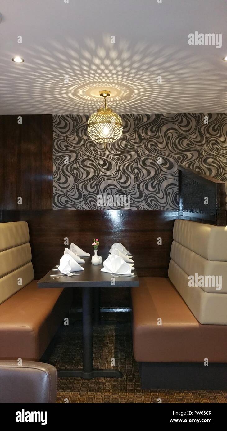 Restaurant table set ready Stock Photo - Alamy