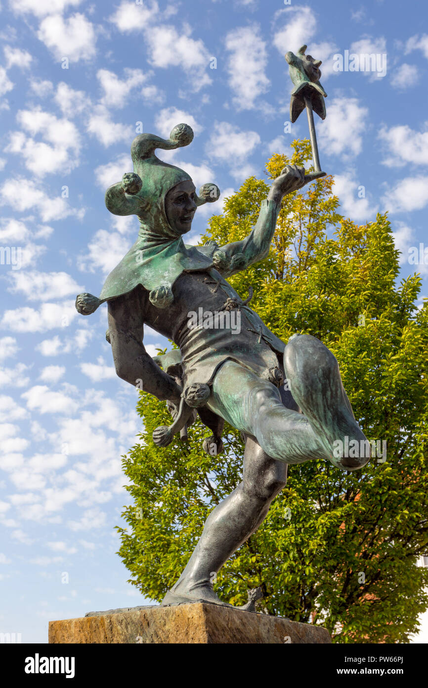 STRATFORD-UPON-AVON, ENGLAND - August 6, 2018: The Jester, a sculpture by James Butler RA, depicting the Fool in Shakespeare's plays, particularly Tou Stock Photo