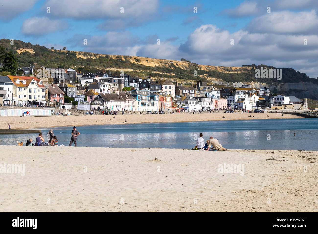 Lyme regis beach front hi-res stock photography and images - Alamy