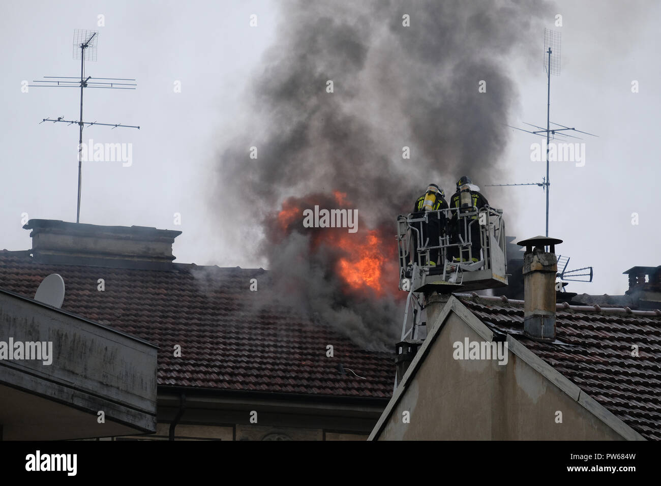 Turin, Italy. 11th Oct, 2018. An attic fire via Genova near the skyscraper of Piedmont region . Credit: Bruno Brizzi/Pacific Press/Alamy Live News Stock Photo