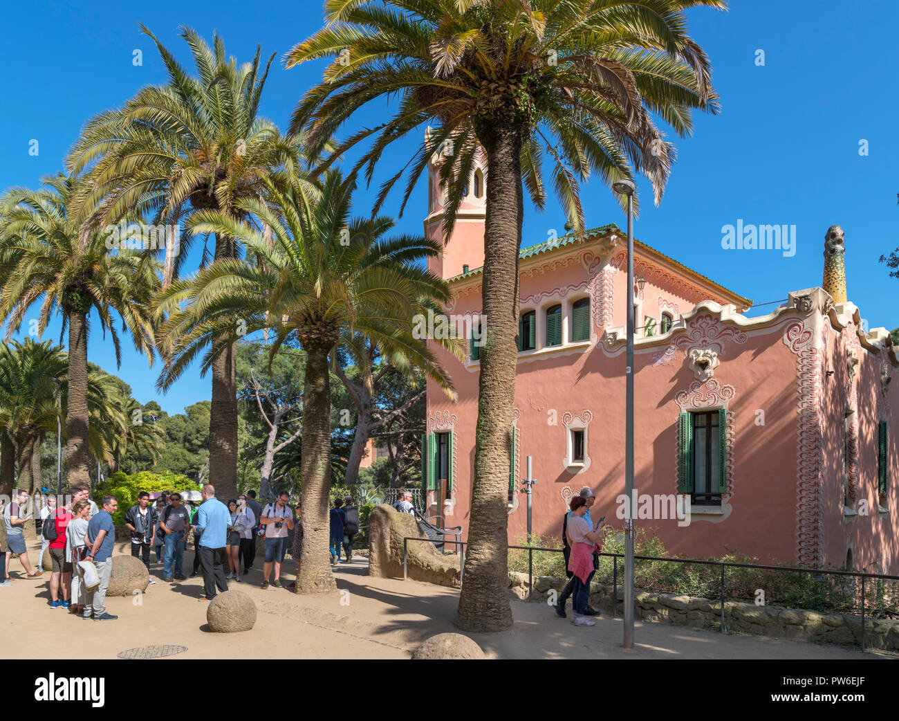 Tourists outside the Casa Museu Gaudi ( Gaudi House Museum ), Park Guell ( Parc Guell ), Gracia, Barcelona, Spain Stock Photo