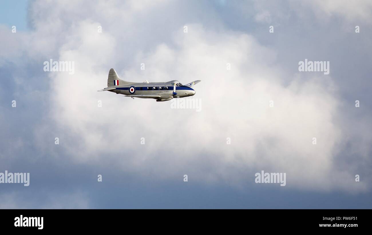 de Havilland DH104 Devon (VP981) flying at the IWM Duxford 2018 Battle of Britain airshow Stock Photo