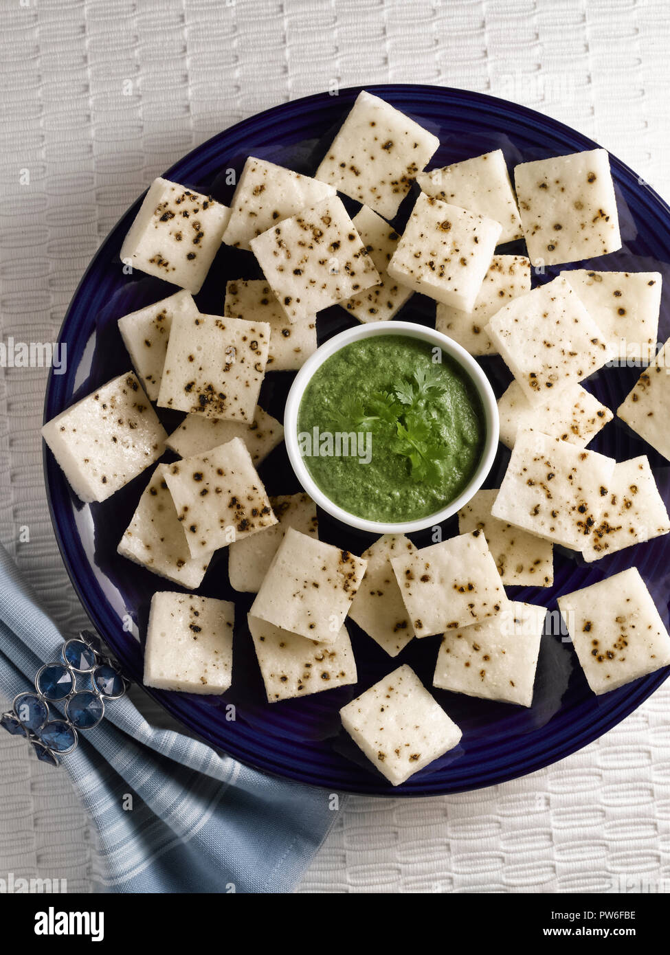 WHITE DHOKLA WITH BLACK PEPPER AND CORIANDER CHUTNEY Stock Photo Alamy