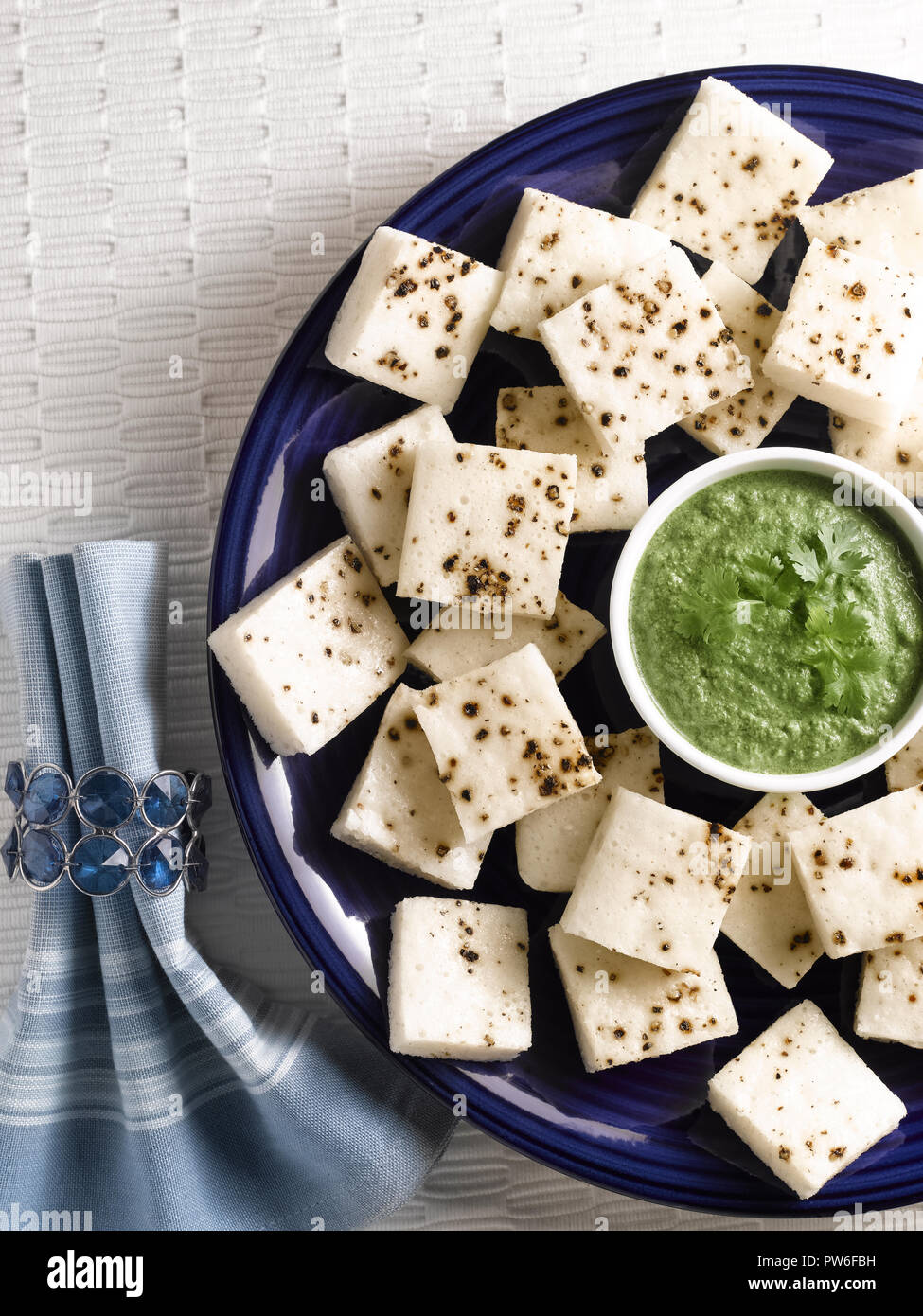 WHITE DHOKLA WITH BLACK PEPPER AND CORIANDER CHUTNEY Stock Photo Alamy