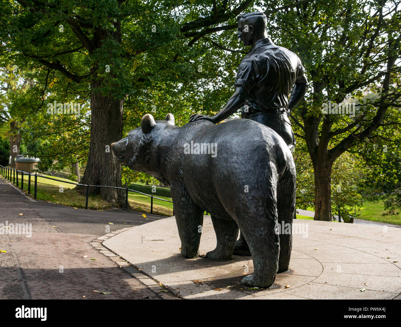 Bronze statue of Wojtek the soldier bear by sculptor Alan Heriot, Princes Street Gardens, Edinburgh, Scotland, UK Stock Photo