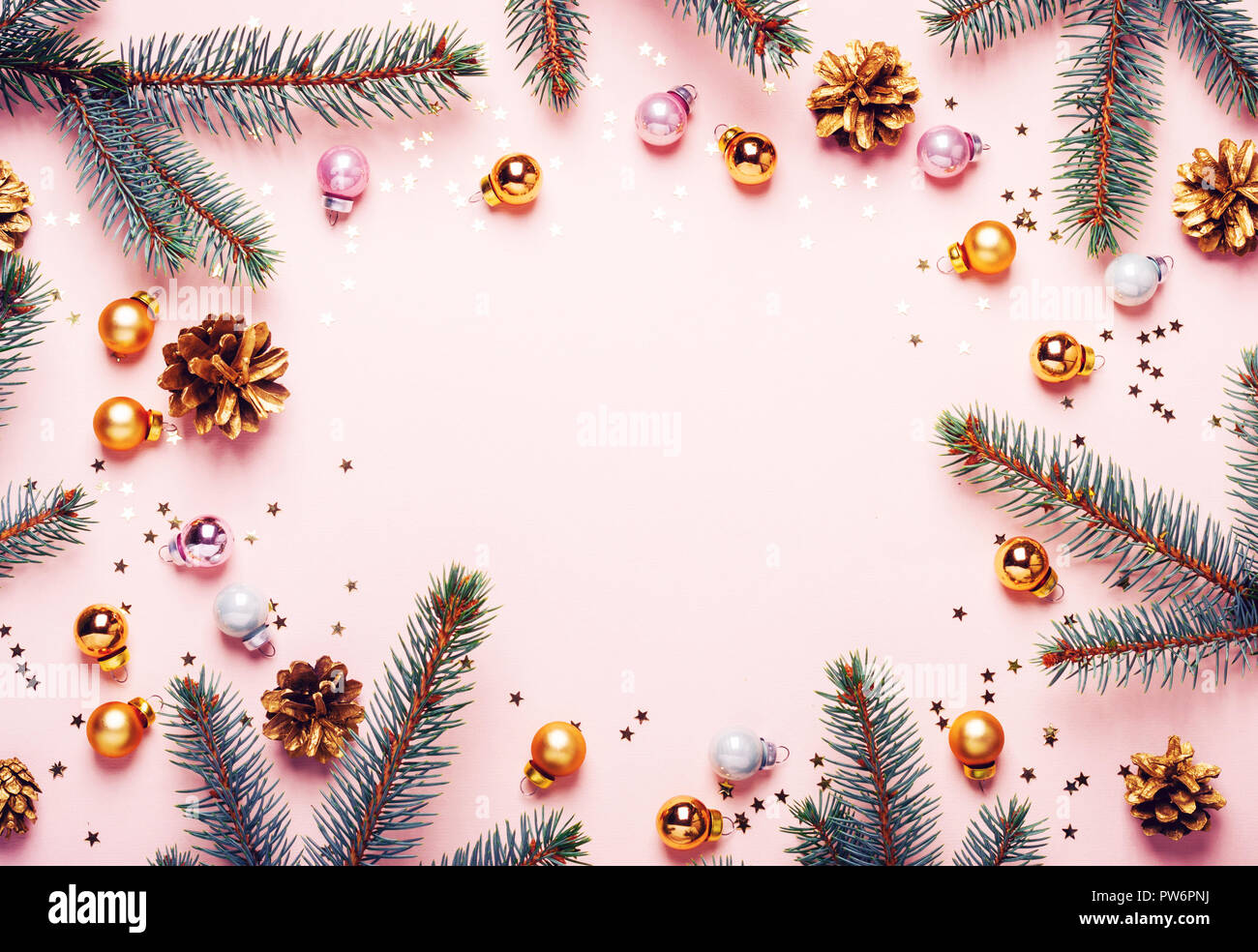 Nền Noel hồng pastel: Hãy khám phá vẻ đẹp đầy ngọt ngào của Nền Noel hồng pastel. Với màu sắc tươi trẻ và trang trí Noel đầy lãng mạn, hình ảnh này sẽ khiến bạn muốn đắm chìm trong không khí lễ hội. Hãy để cho Nền Noel hồng pastel đưa bạn trở về tuổi thơ ngây ngô nhé!