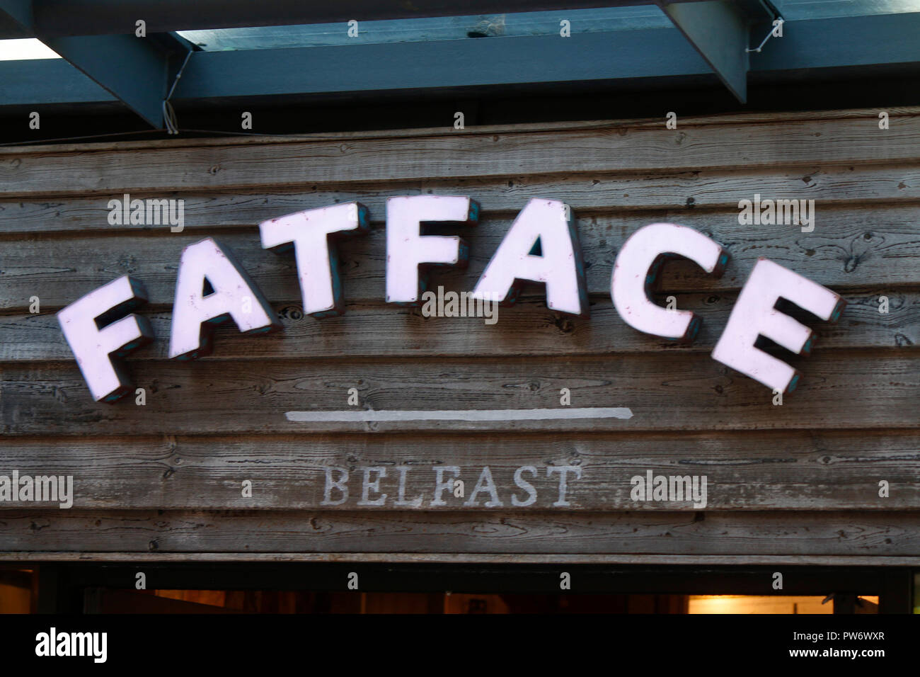 das Logo der Marke/ the logo of the brand 'Fatface',  Belfast, Nordirland/ Northern Ireland  (nur fuer redaktionelle Verwendung. Keine Werbung. Refere Stock Photo