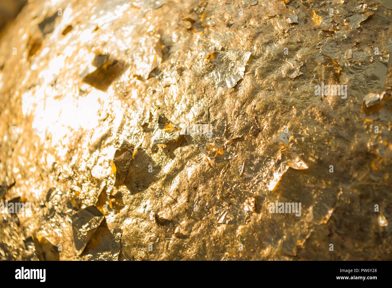 Gold leaf texture hi-res stock photography and images - Alamy