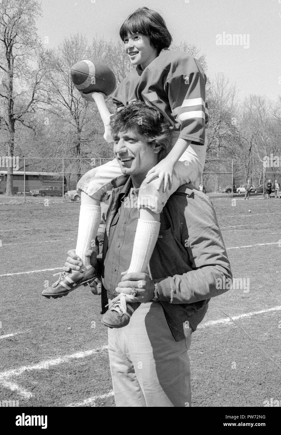 New York Jets' quarterback Joe Namath (12) is seen during timeout during  game against the Houston Oilers, Oct. 1, 1972. (AP Photo/Ed Kolenovsky  Stock Photo - Alamy