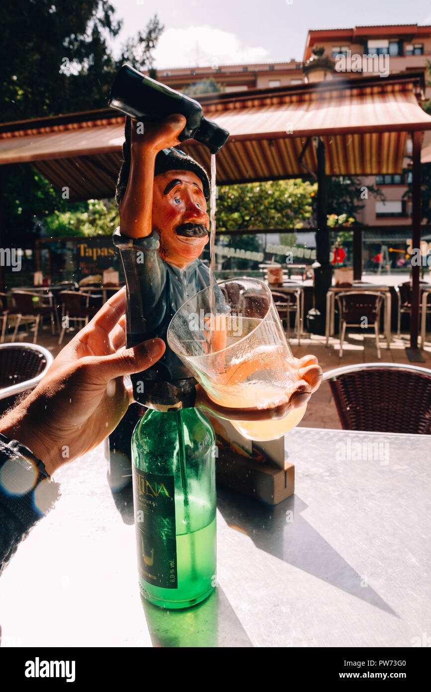 Isidrín, el popular escanciador de sidra - Picture of El Buen Culín  Bar-Restaurante, Malaga - Tripadvisor