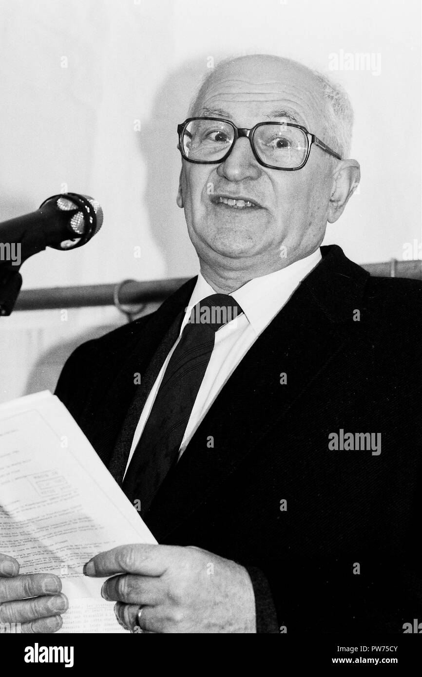 Archives 90ies: Socialist deputy Jean Poperen talks in Lyon, France Stock  Photo - Alamy