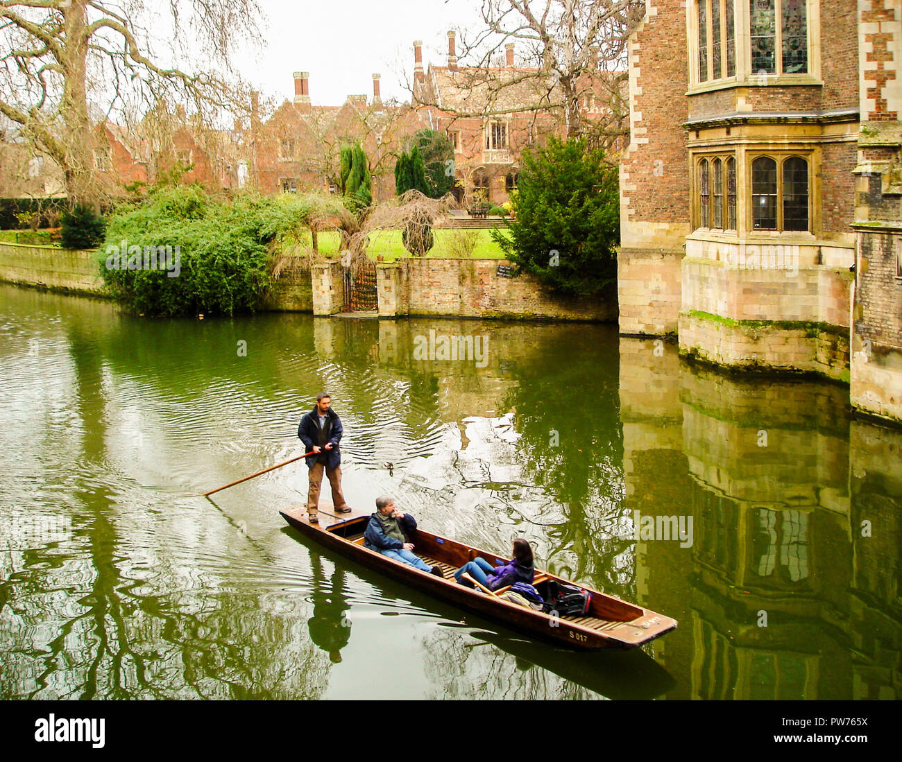 Man and woman punting along the Backs on the river Cam in Cambridge the famous university town city in Cambridgeshire  England UK Stock Photo