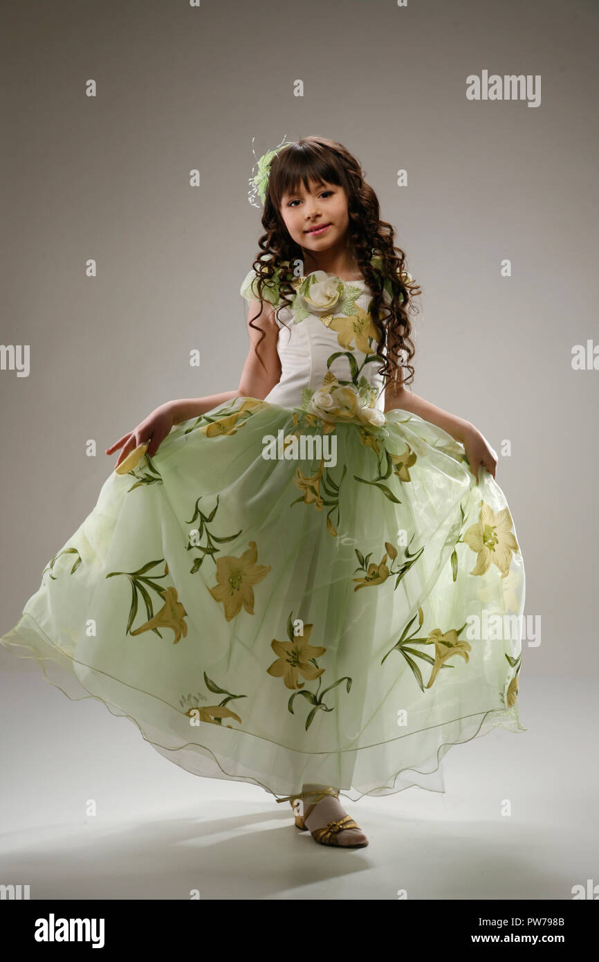 princess dress poses Atlanta Dream Dress Photographer