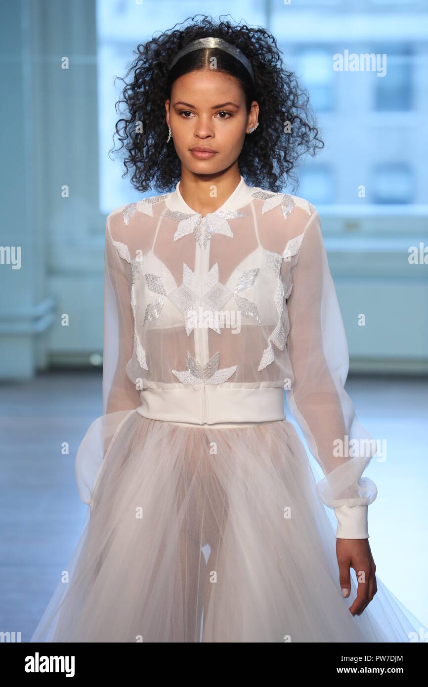 Bikini fashion show hi-res stock photography and images - Alamy