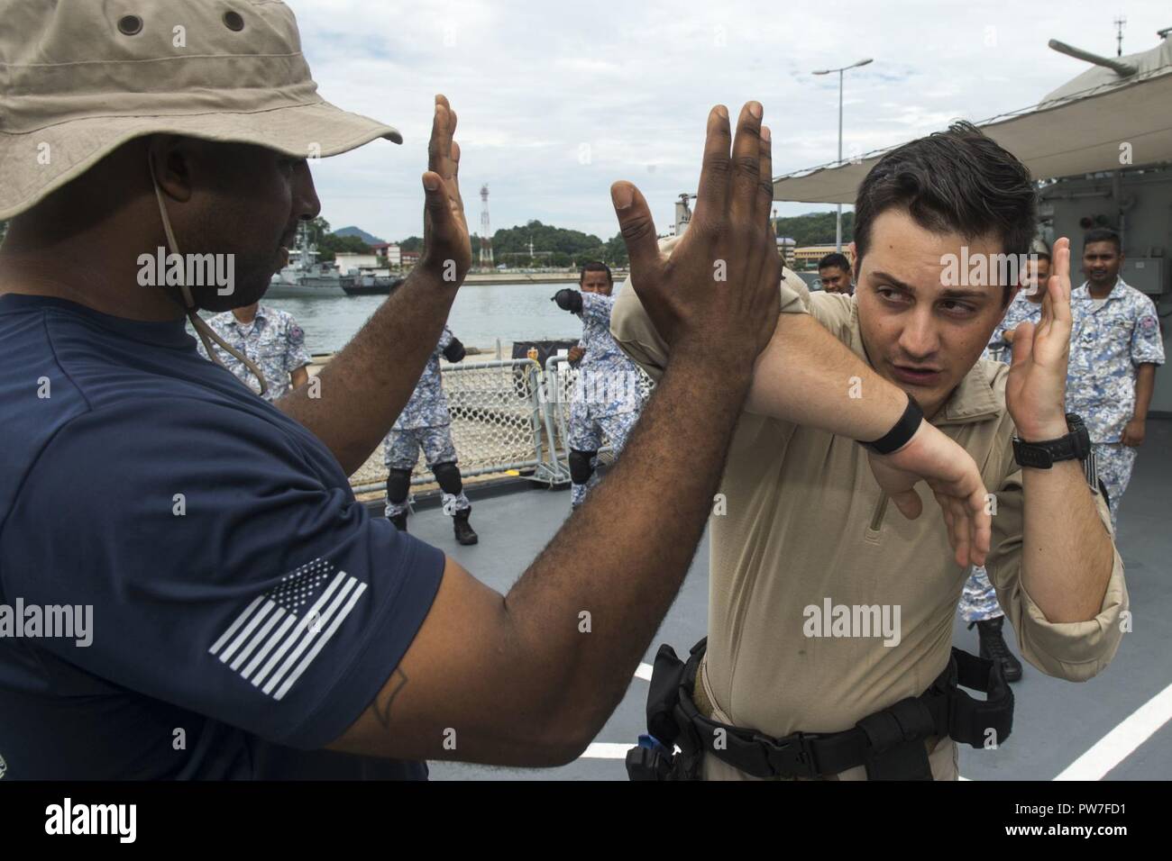 Lumut Malaysia Sep 21 17 Lt Jonathon Godbolt Right Force Protection Officer Of The Littoral Combat Ship Uss Coronado Lcs 4 And Chief Gunner S Mate Alex Steele Demonstrate Hand To Hand Techniques To Members Lumut Malaysia Sep 21 17 Lt Jonathon Godbolt Right Force Protection Officer Of The Littoral Combat Ship Uss Coronado Lcs 4 And Chief Gunner S Mate Alex Steele Demonstrate Hand To Hand Techniques To Members