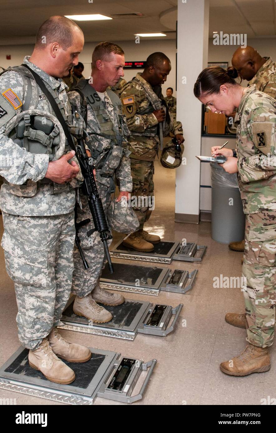 U.S. Army Soldiers assigned to the Headquarters and Headquarters