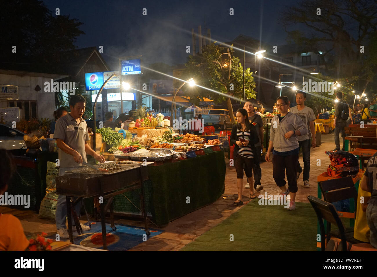 Essensstand, Straßenküche, Promende am Mekong, Mekong, Vientiane, Laos, Asien Stock Photo