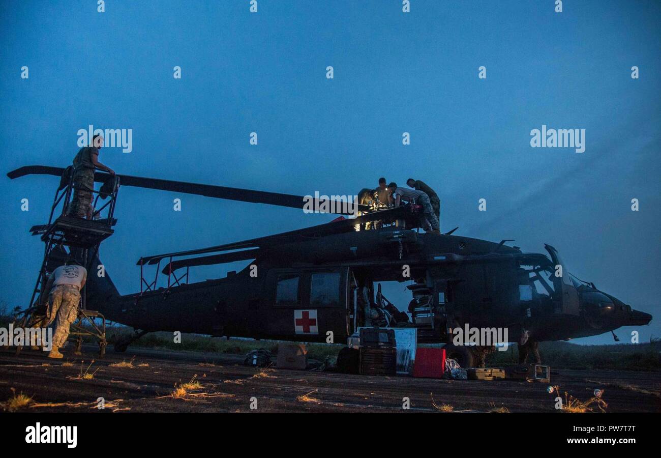 Hh 60m blackhawk helicopter hi-res stock photography and images - Alamy