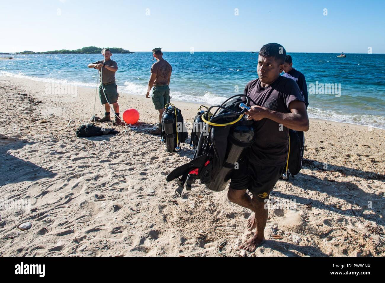 Sri Lanka Navy divers 