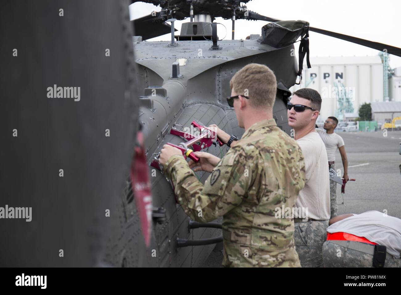 Hh 60 blackhawk helicopters hi-res stock photography and images - Alamy