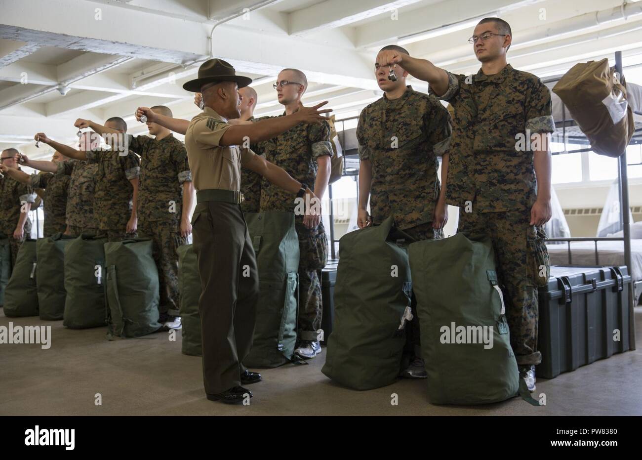 Лагерь рекрут. Пэррис Айленд. Boot Camp казарма. Казармы американских морпехов. Лагерь морской пехоты США.