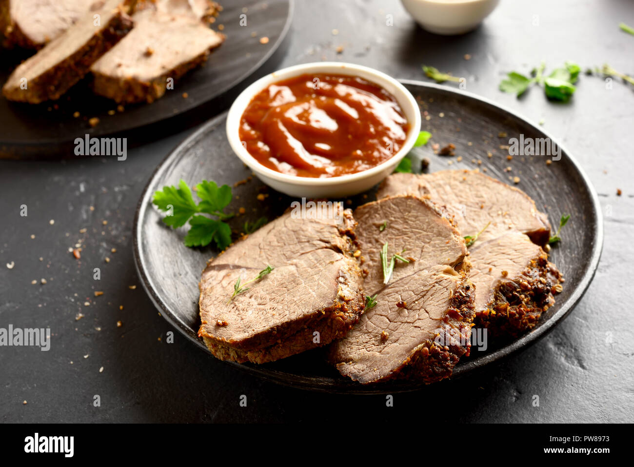 Sliced grilled roast beef on plate. Close up view Stock Photo - Alamy