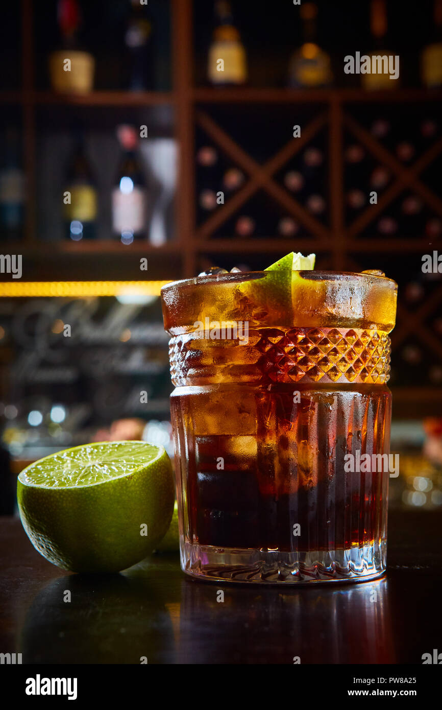 Download Rum And Coke High Resolution Stock Photography And Images Alamy Yellowimages Mockups