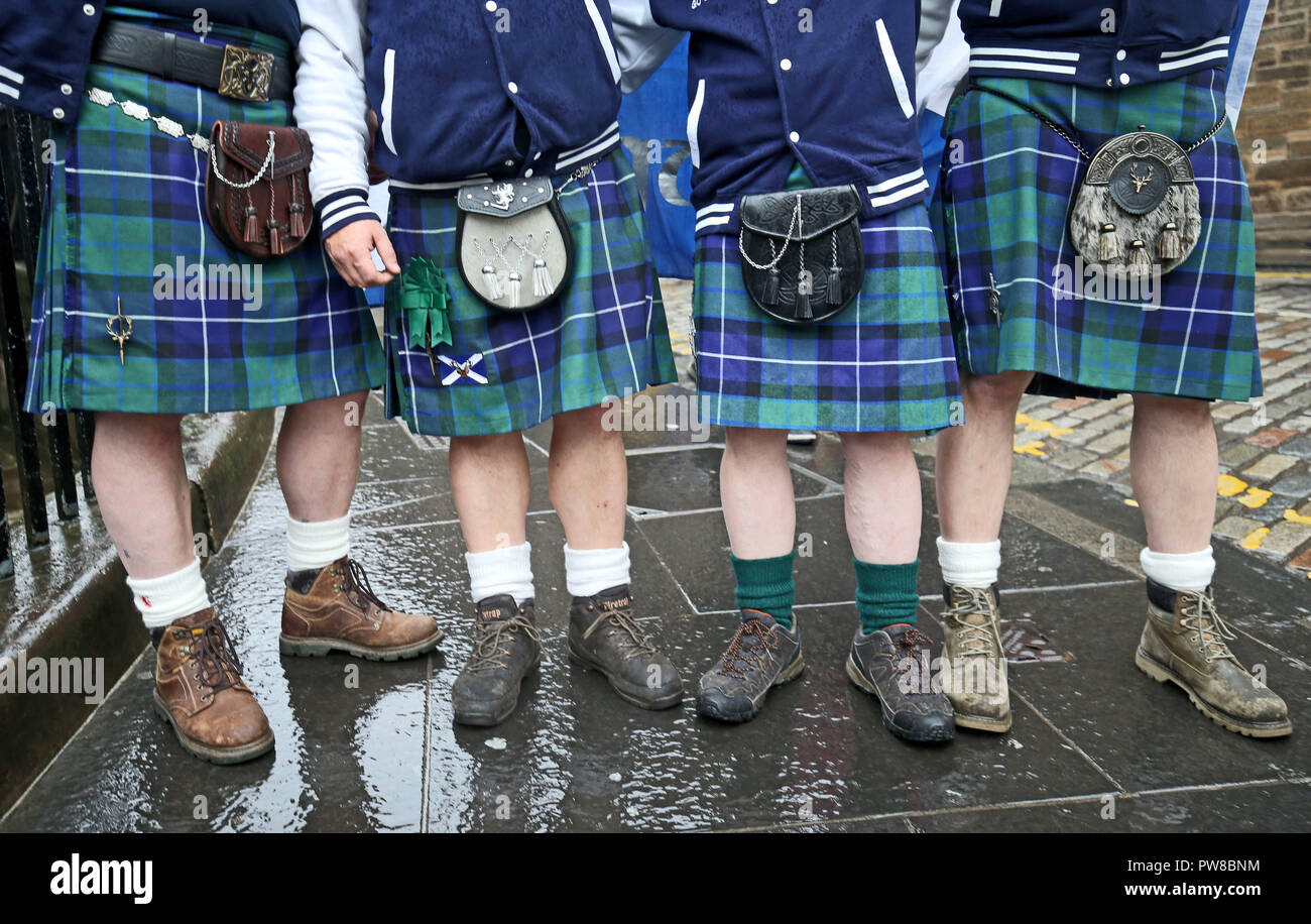Tourists visiting Edinburgh Castle in the rain. Stock Photo