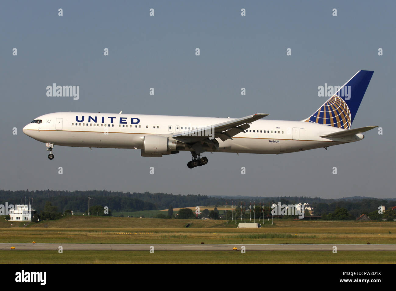 United airlines 767 300 hires stock photography and images Alamy