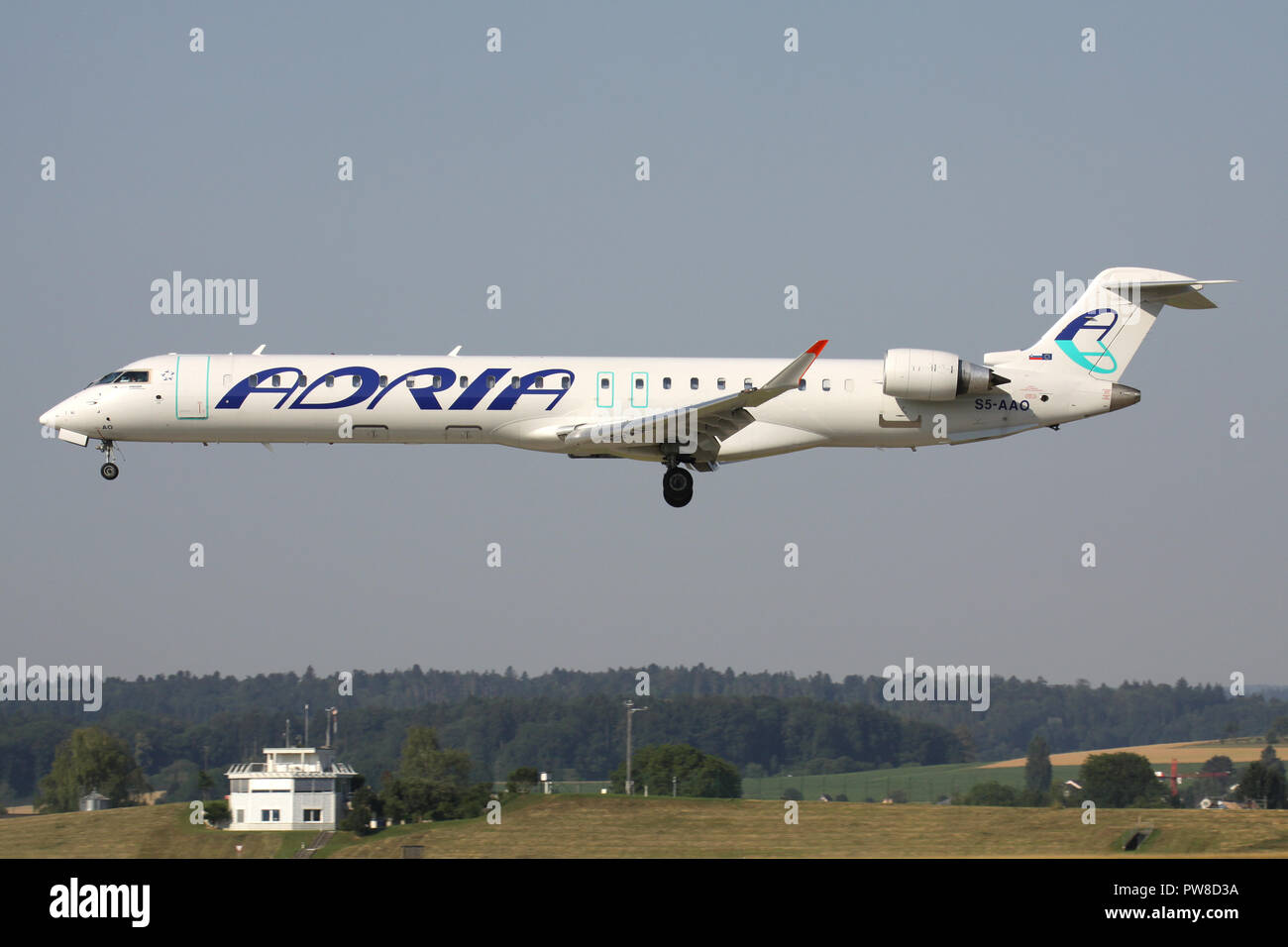 Bombardier crj 900 hi-res stock photography and images - Alamy