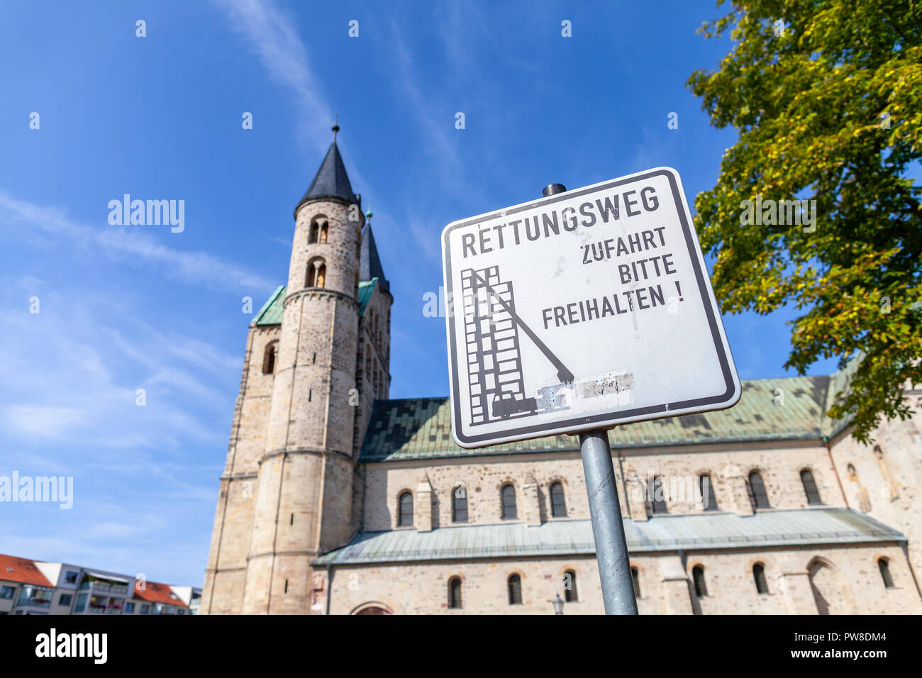 German escape route sign near a church. Rettungsweg, Zufahrt freihalten means escape route, keep clear the driveway Stock Photo