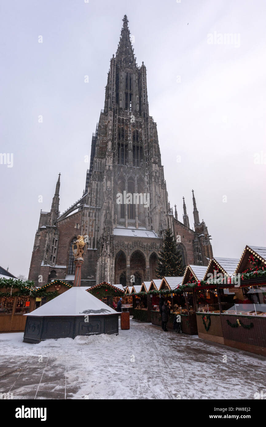 Ulm Minster and the traditional German Christmas Market on the