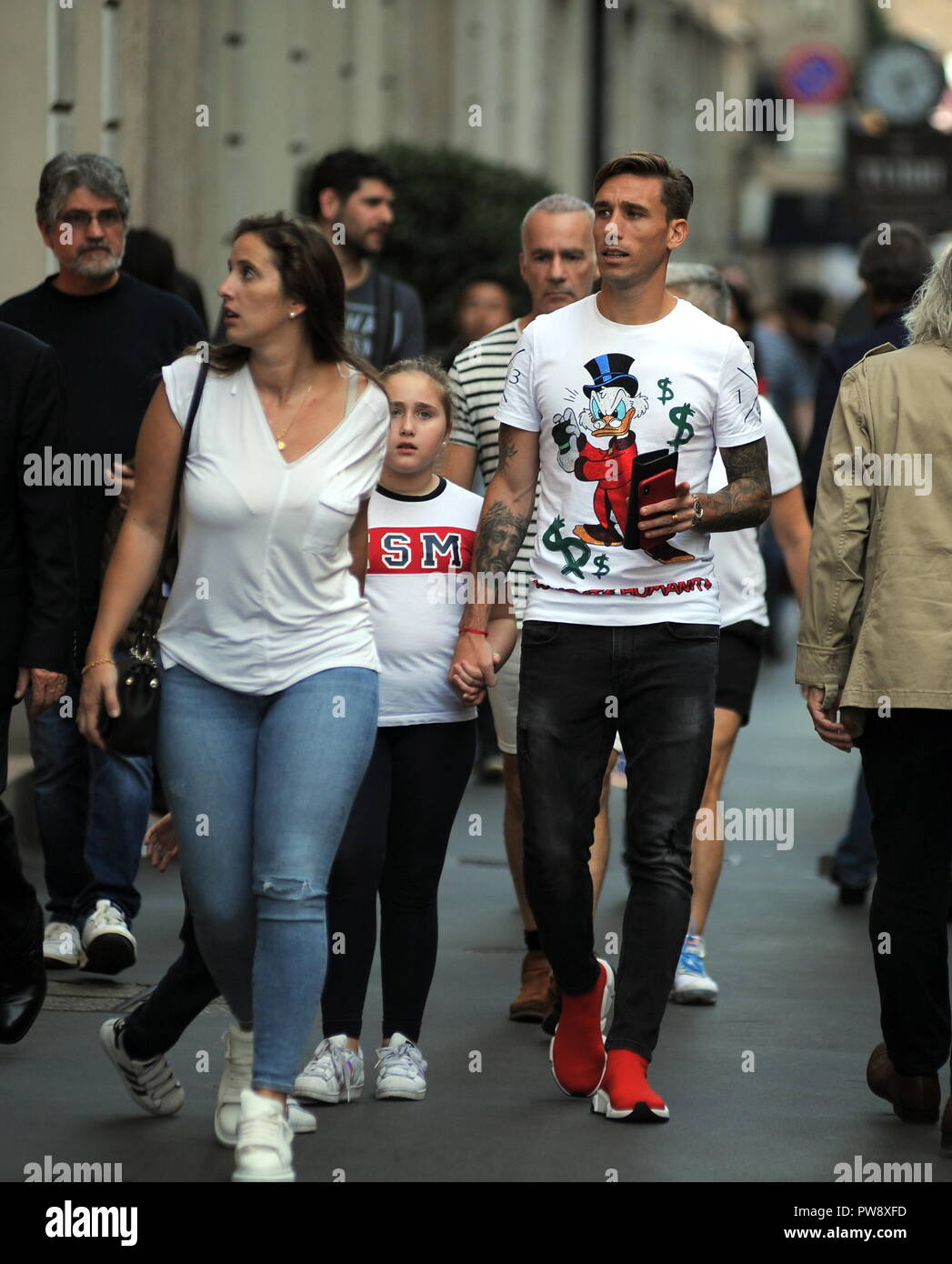 Milan, Lucas Biglia with family in the center Lucas Biglia, player of ...