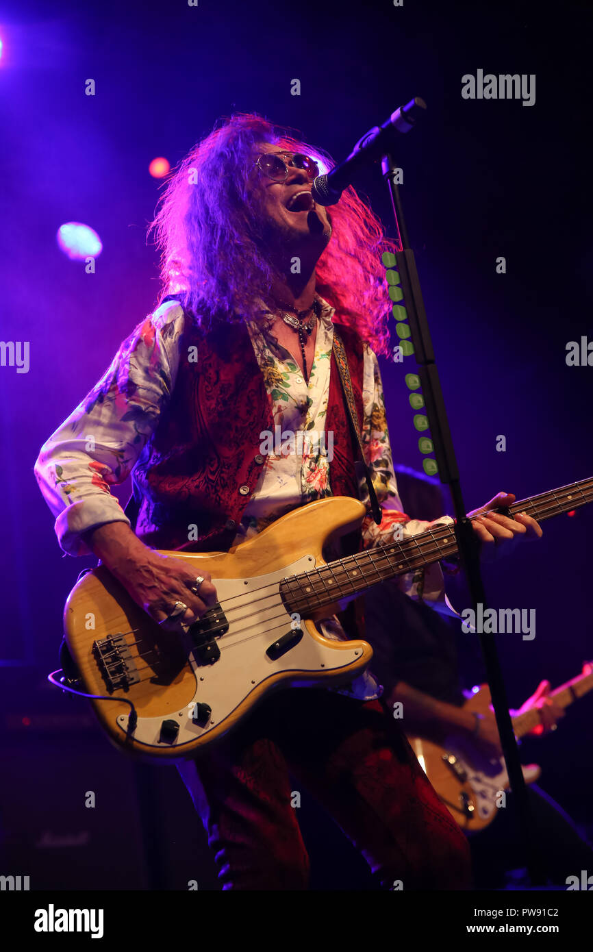 Deep purple bassist hires stock photography and images Alamy