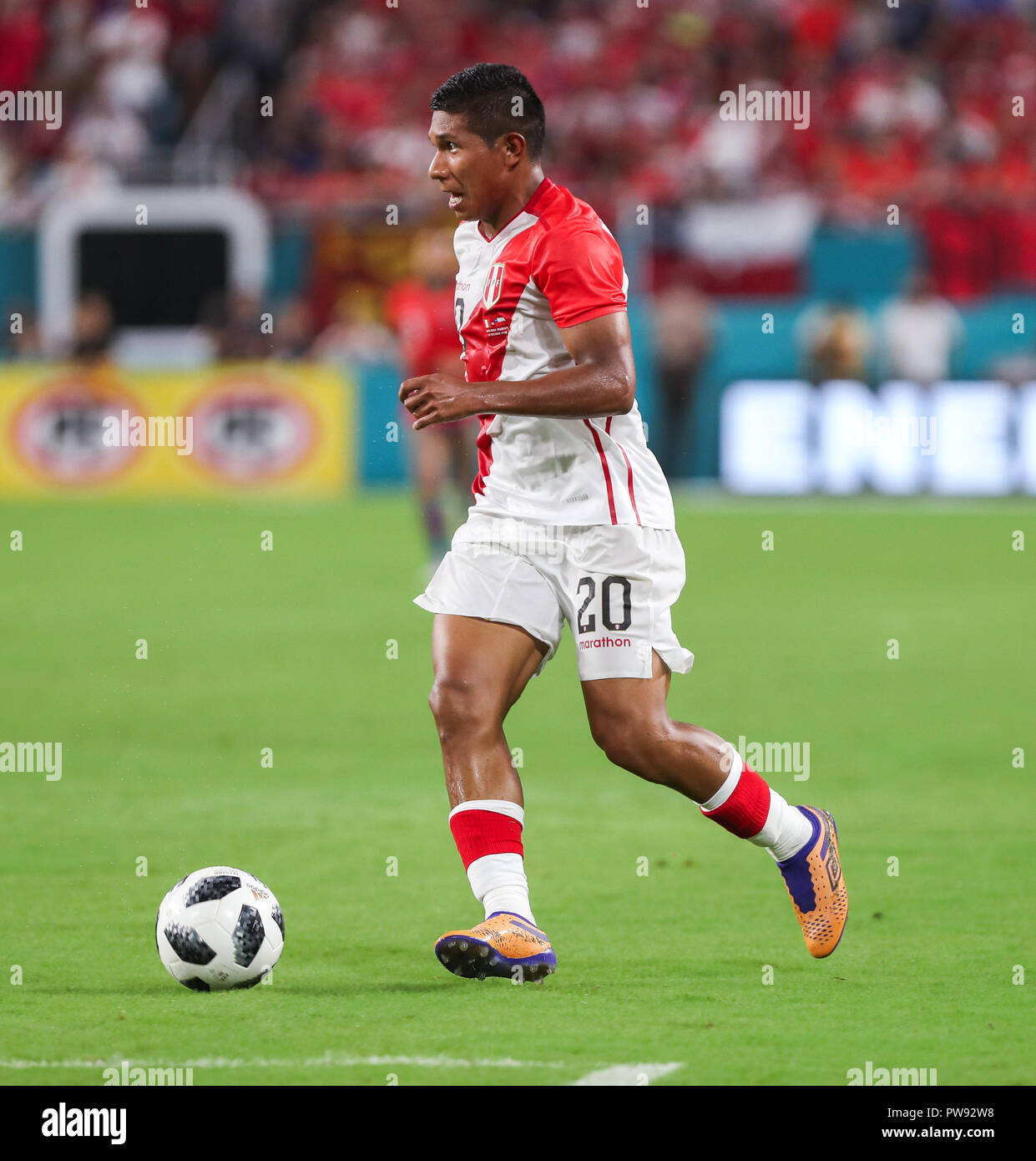 Miami Gardens, Florida, USA. 12th Oct, 2018. Peru midfielder EDISON FLORES (20) in action during an international friendly match between the Peru and Chile national soccer teams, at the Hard Rock Stadium in Miami Gardens, Florida. Credit: Mario Houben/ZUMA Wire/Alamy Live News Stock Photo