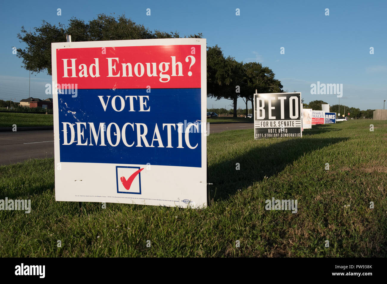 Missouri City, Texas - October 13, 2018: Vote Democratic and Beto O'Rourke election signs are seen in many residential areas in Texas. Credit: michelmond/Alamy Live News Stock Photo