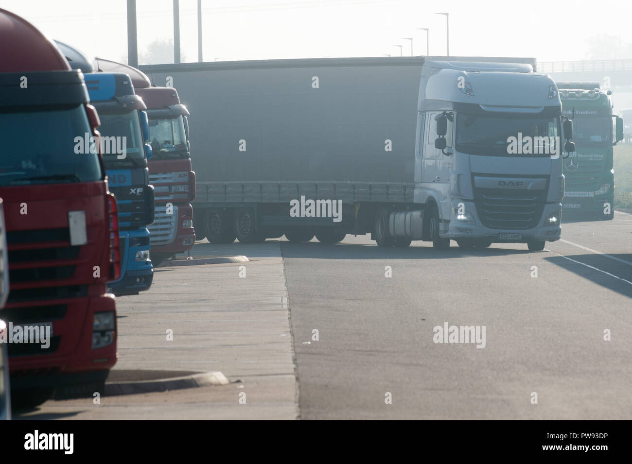 Bautzen, Saxony. 10th Oct, 2018. Trucks are parked in a car park on the A2 federal motorway. (to dpa "Too few parking spaces on motorways" from 14.10.2018) Credit: Klaus-Dietmar Gabbert/dpa-Zentralbild/dpa/Alamy Live News Stock Photo