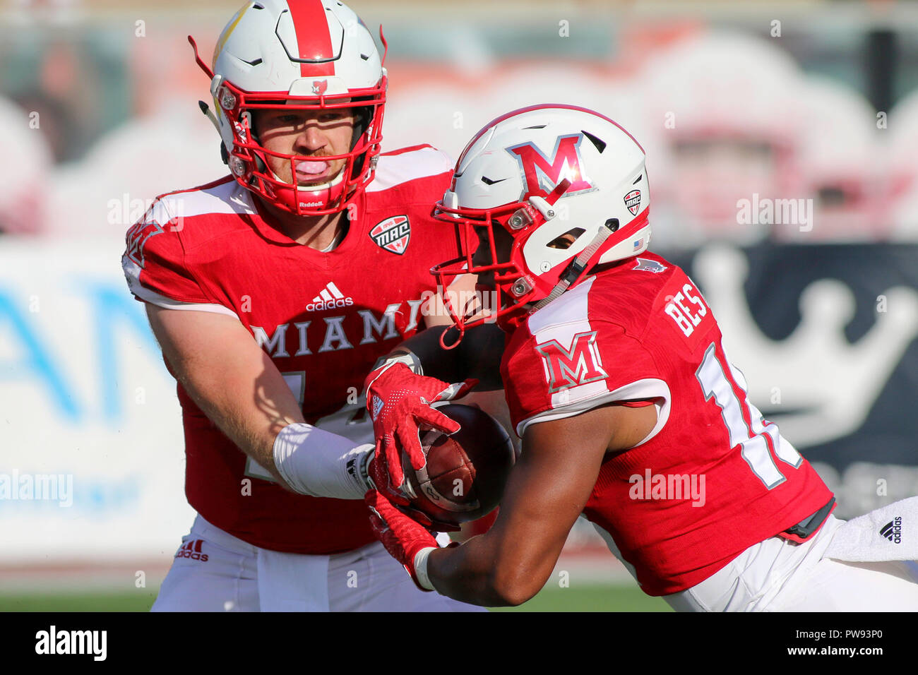 Oxford, Ohio, USA. 13th Oct, 2018. Miami (Ohio) Redhawks QB Gus Ragland (left) hands the ball off to RB Jaylon Bester (right) during an NCAA football game between the Miami Redhawks and the Kent State Golden Flashes at Yager Stadium in Oxford, Ohio. Kevin Schultz/CSM/Alamy Live News Stock Photo