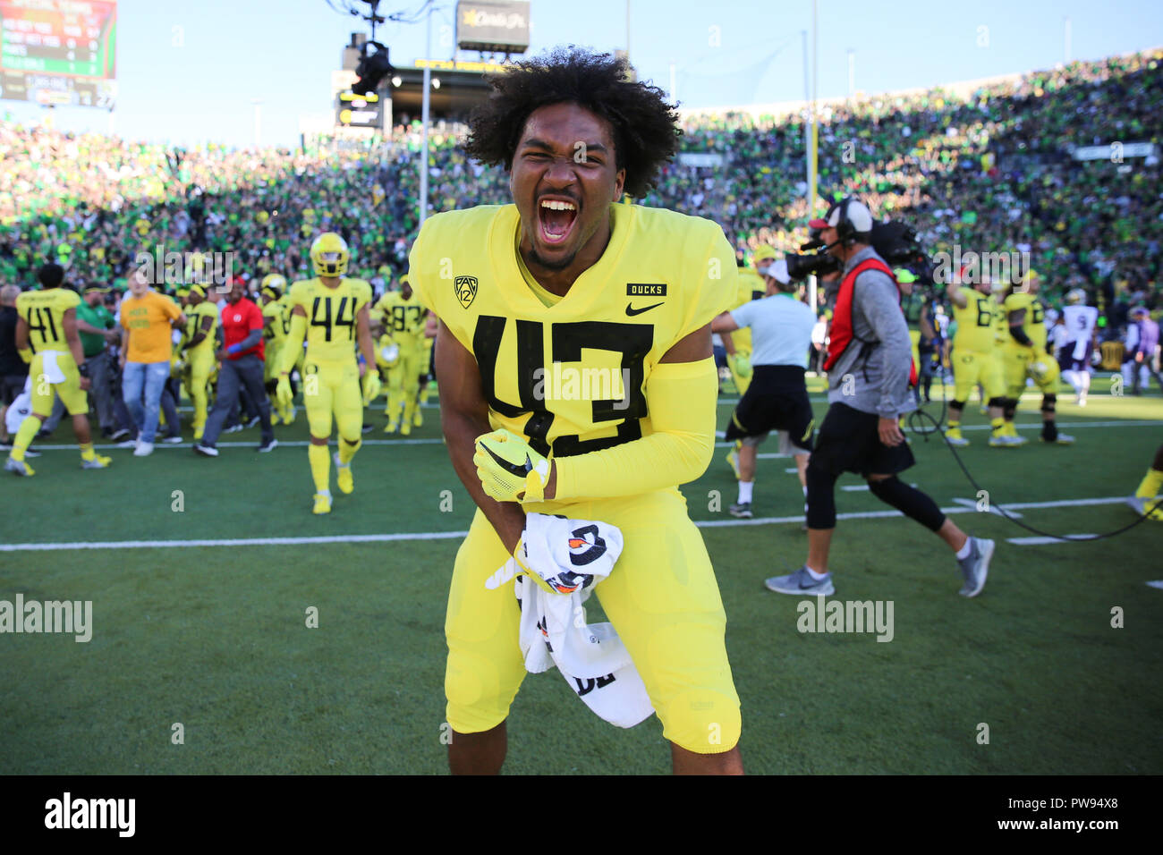 Overtime. 13th Oct 2018. Oregon Ducks linebacker Nick Wiebe 43