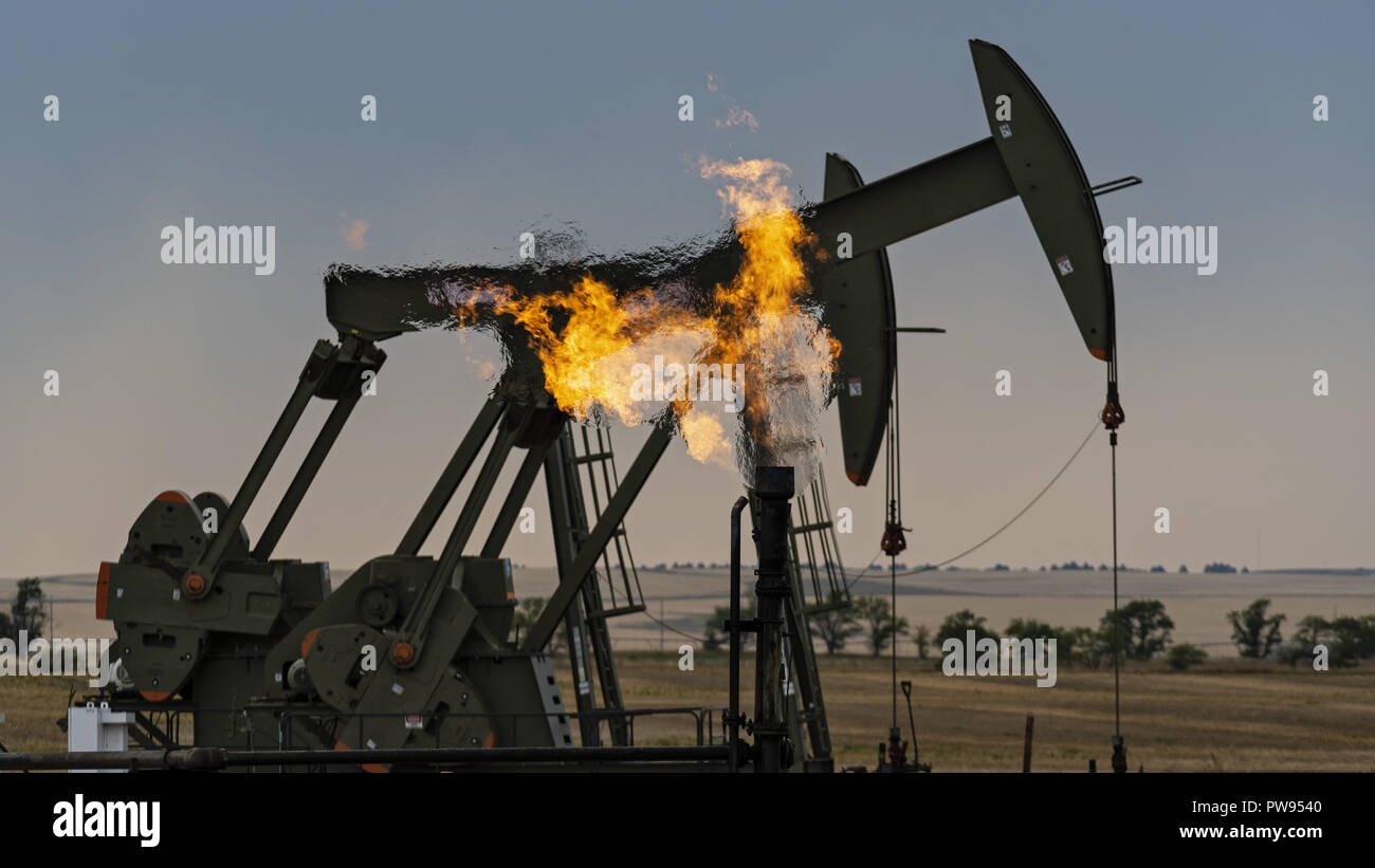 Oilwell flare hires stock photography and images Alamy