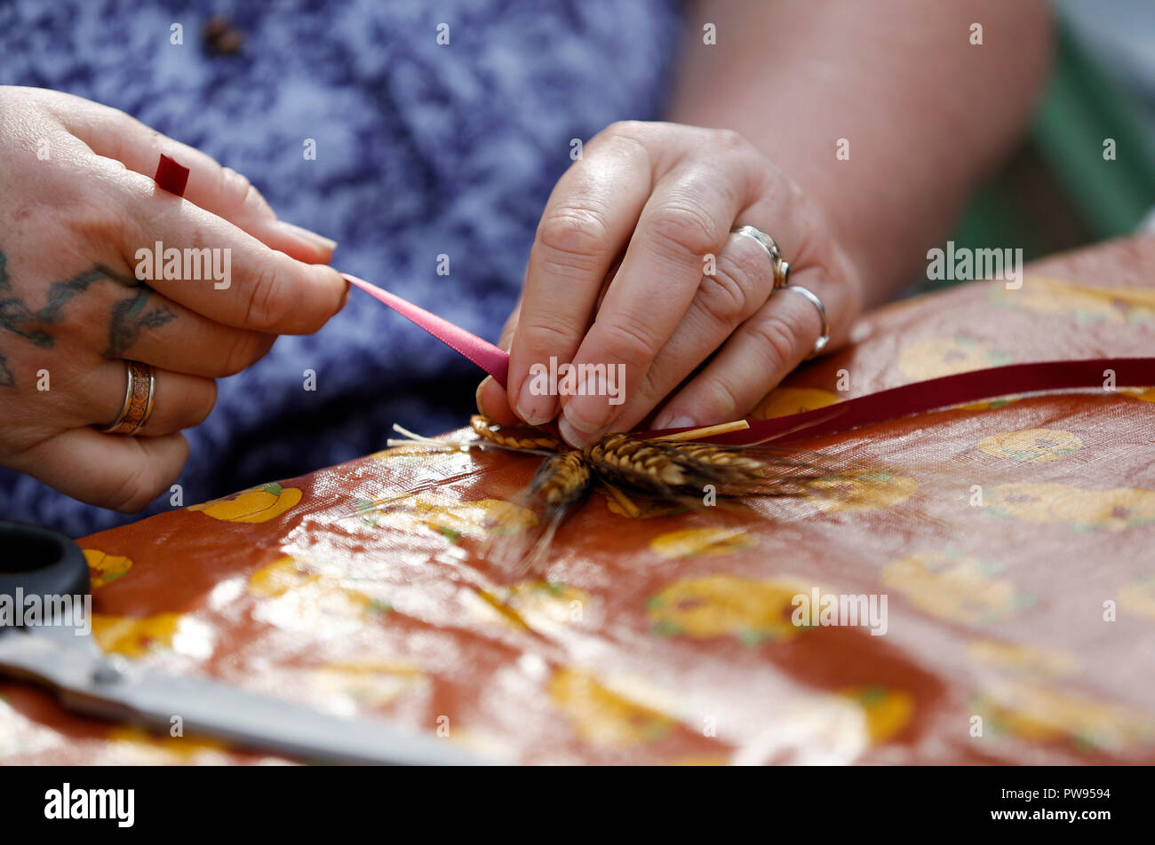 Los Angeles, USA. 13th Oct, 2018. An artist makes harvest-themed work during the Fall Festival held in the Farmers Market in Los Angeles, the United States, Oct. 13, 2018. The Fall Festival, held in the Farmers Market annually to celebrate the fall harvest, provides a free gathering that includes crafts, artisan demonstrations and live music. Credit: Li Ying/Xinhua/Alamy Live News Stock Photo