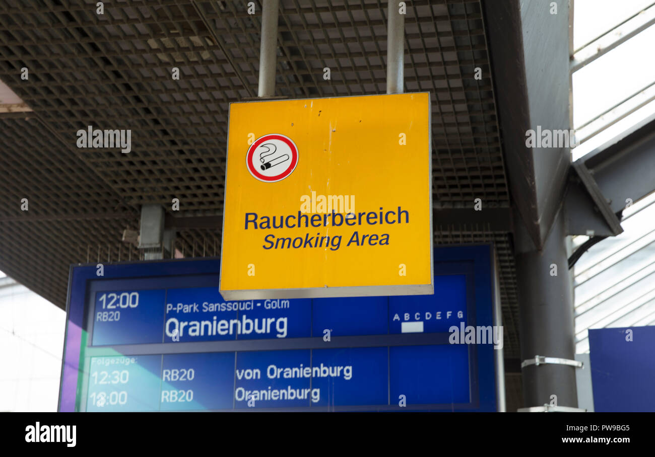 Raucherbereich High Resolution Stock Photography And Images Alamy