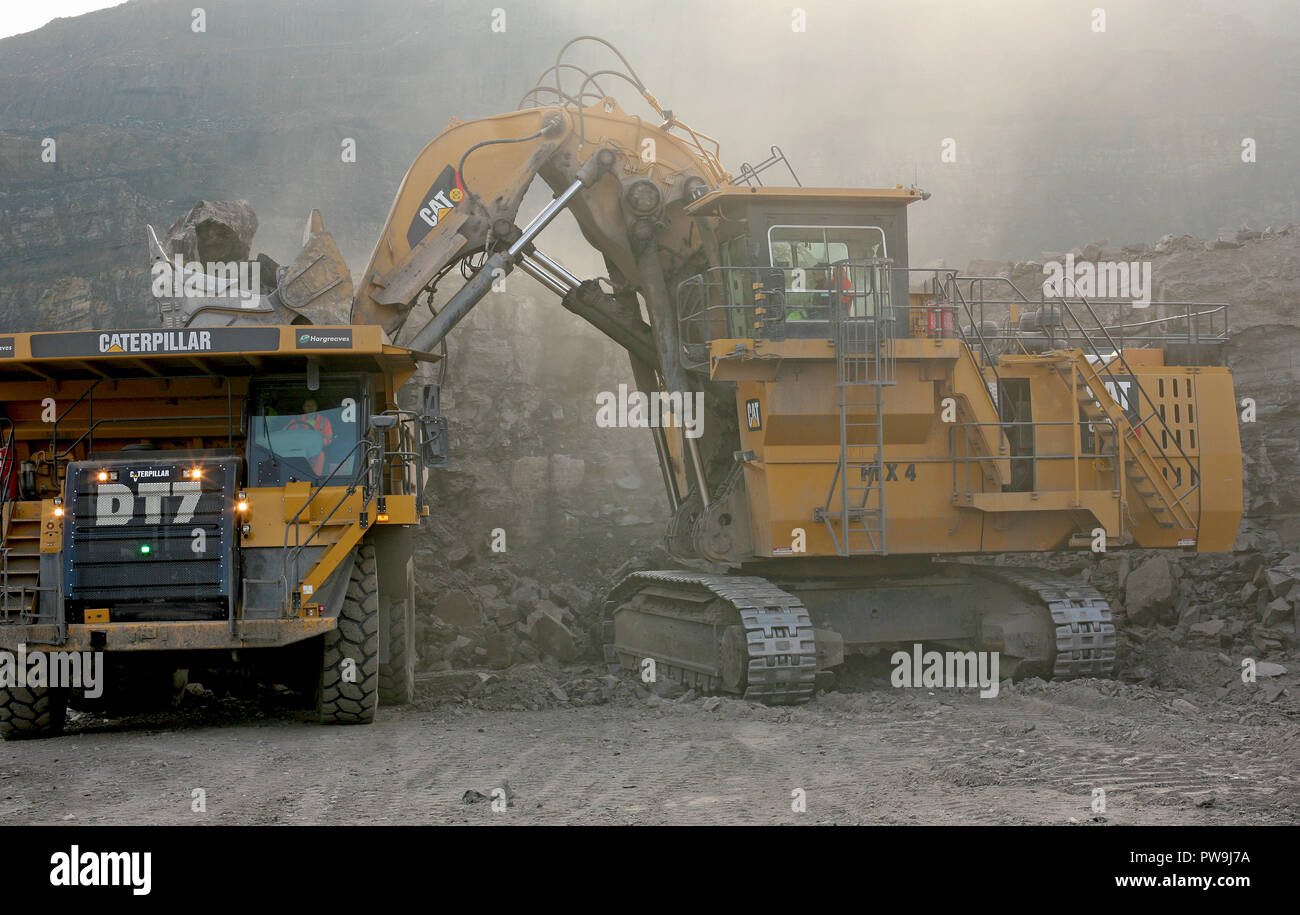 A Caterpillar 6030 range of hydraulic face shovels and excavators working in Tower Colliery, South Wales Stock Photo