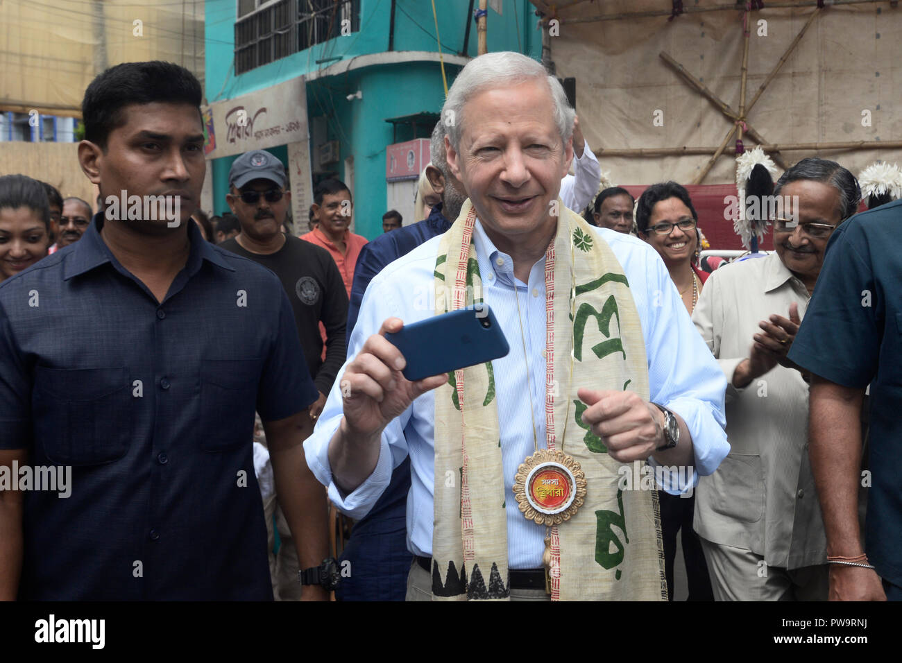 Kolkata, India. 13th Oct, 2018. U.S. Ambassador to India Kenneth I. Juster visit to the pandel or temporary platform decorated with jute products to promote the Jute Industry at Tridhara Sammilani Durga Puja festival during his visit to Kolkata on the occasion of Durga Puja Festival. Credit: Saikat Paul/Pacific Press/Alamy Live News Stock Photo