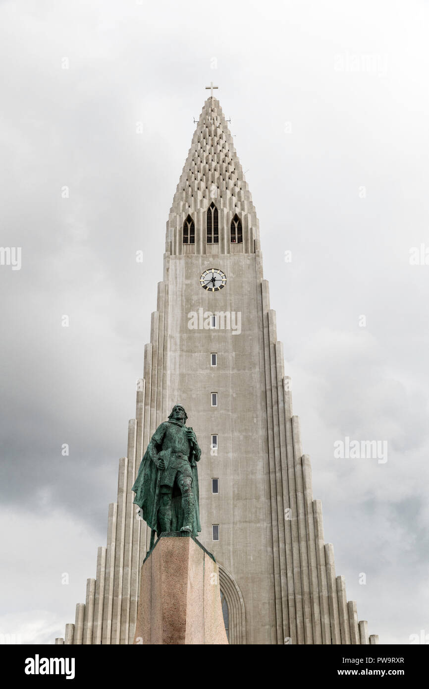 Statue of Leif Eriksson in front of the Lutheran Church Hallgrímskirkja, Reykjavik, Iceland Stock Photo