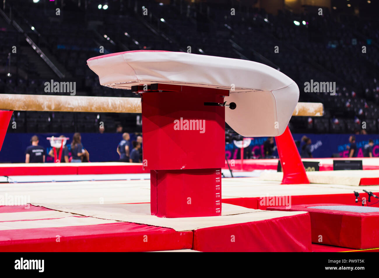 Pommel horse balance beam hires stock photography and images Alamy