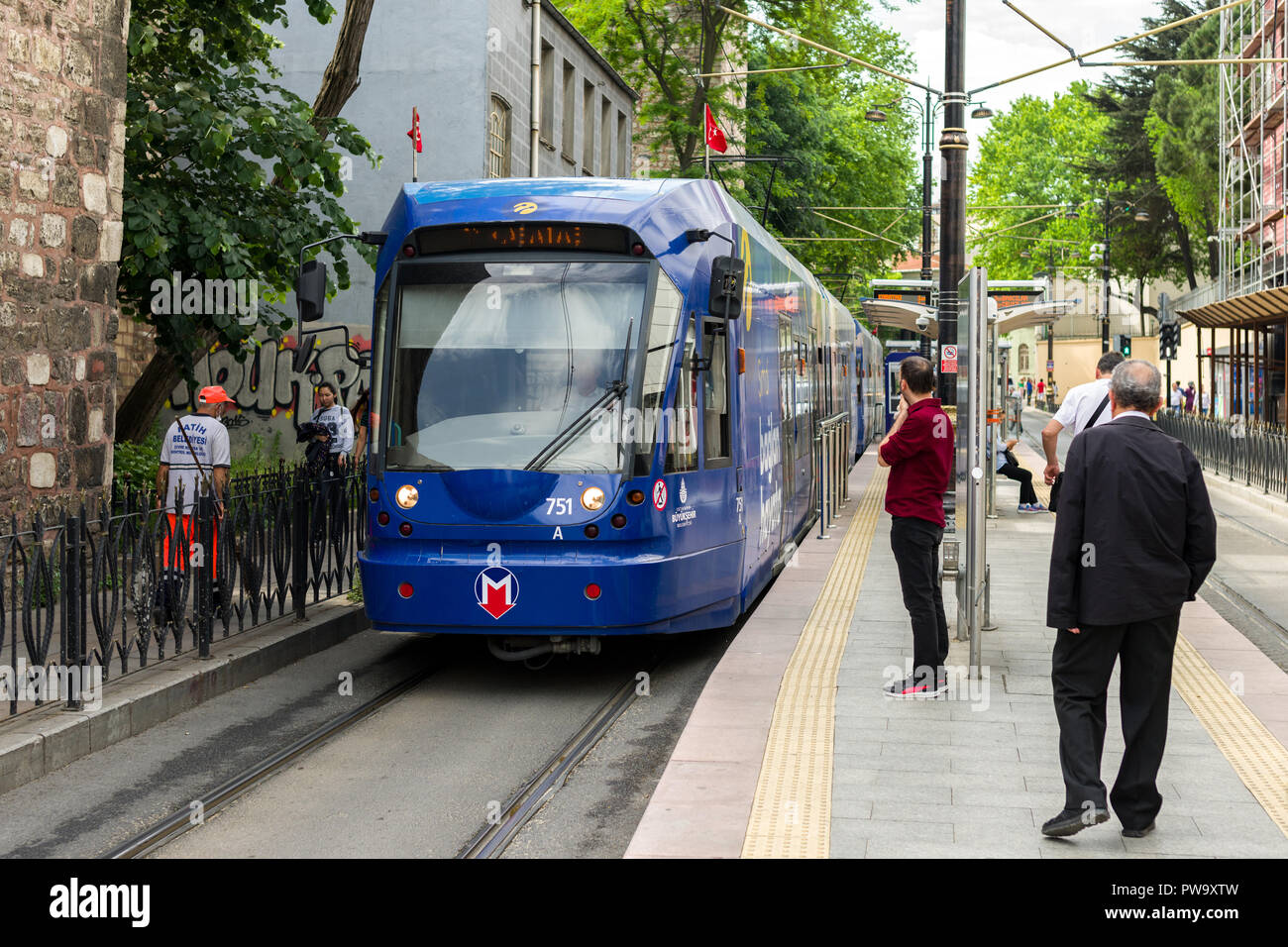 How to get to Rüzgar Gülü Cafe in Ümraniye by Bus, Metro, Train or